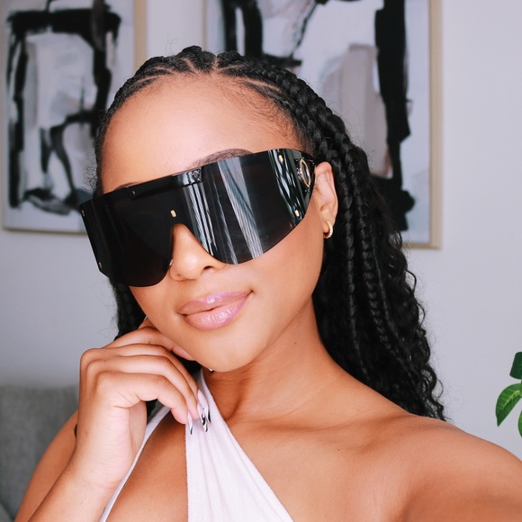 Oversized black futuristic sunglasses - Picture 2 of 2